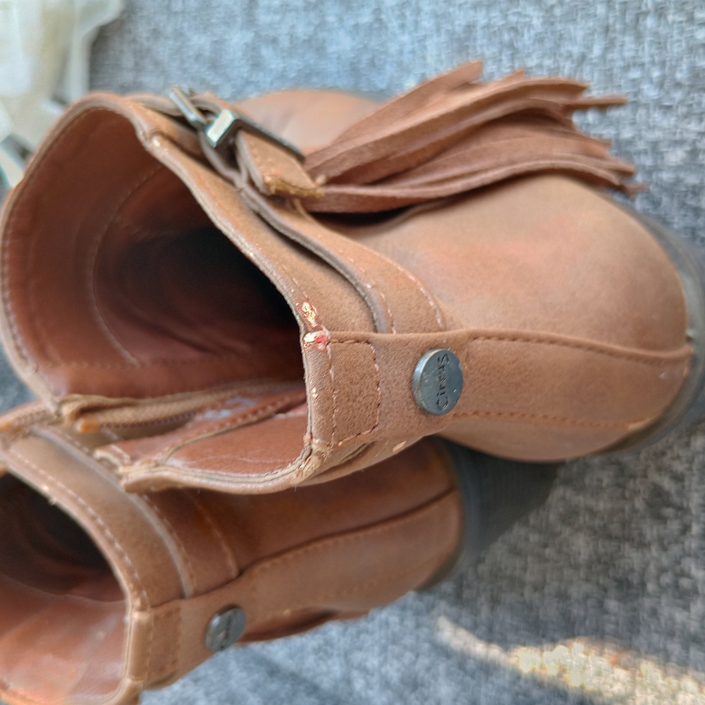 Brown Leather Ankle Boots with Tassels - Picture 5 of 13